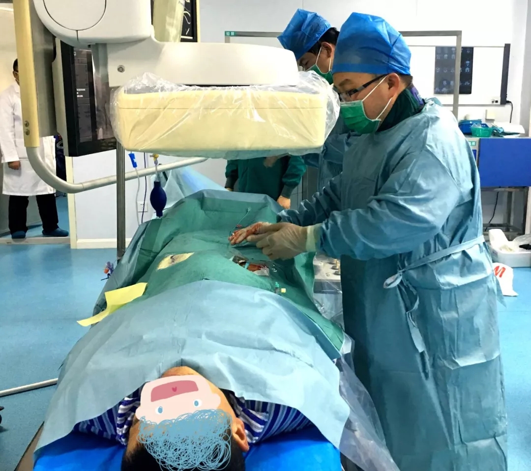 上海歐教授親赴鹽城操刀，介入術(shù)治療肝血管瘤，傷口僅有針眼大小